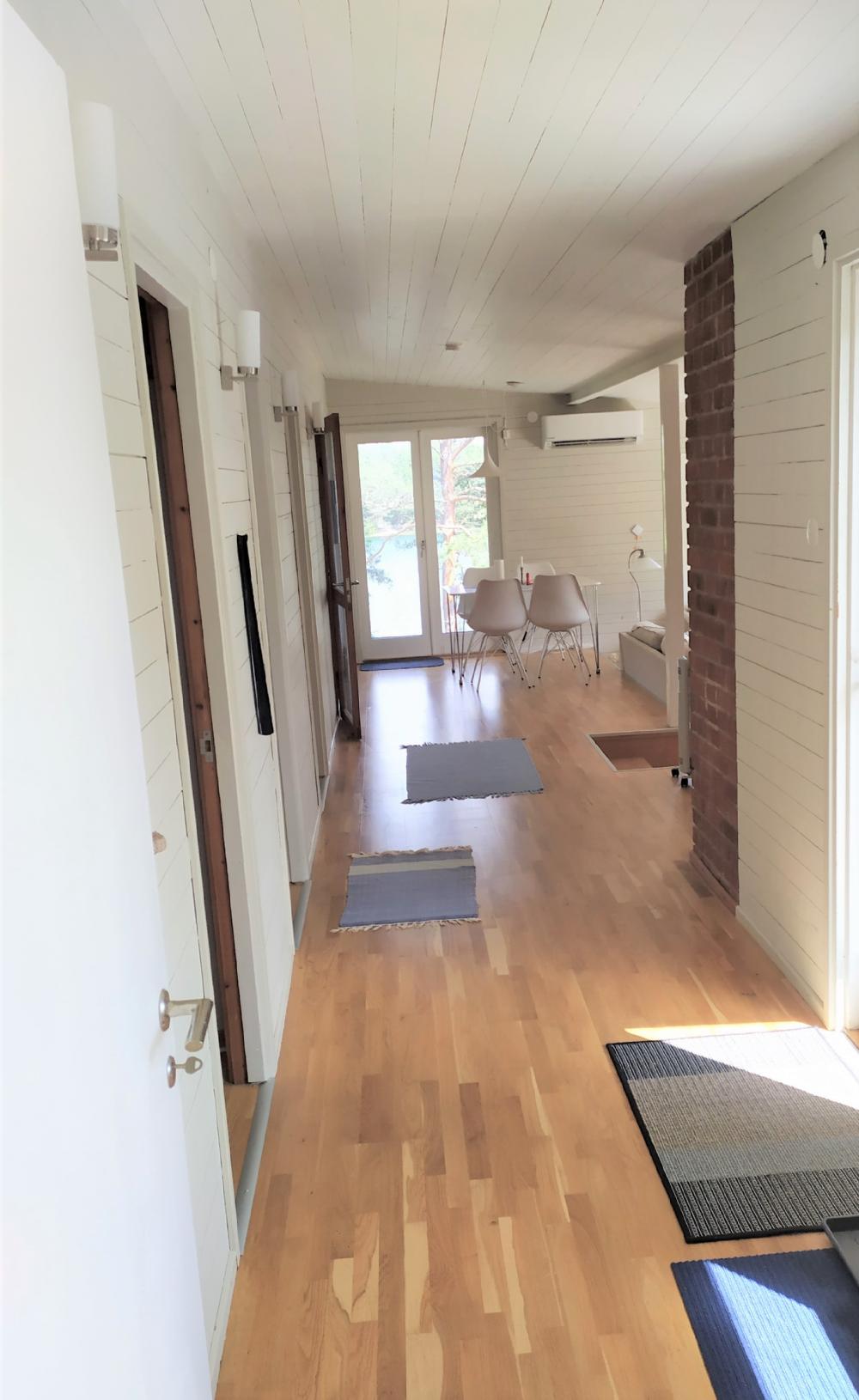 3 sovrum och ett badrum i denna del av huset/ 3 bedrooms and a bathroom in this part of the house