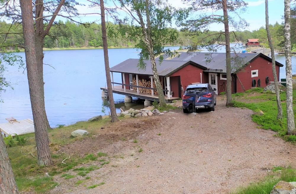 Sjöstuga och båthus/ Beach house and boat house