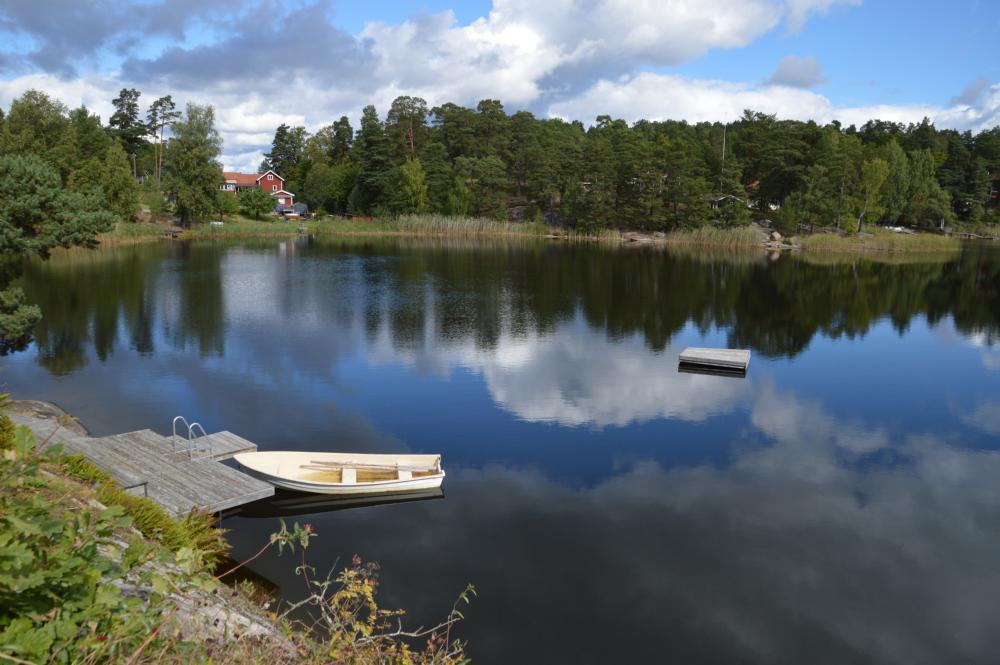 Privat brygga och roddbåt ingår/ private jetty and rowing boat included 