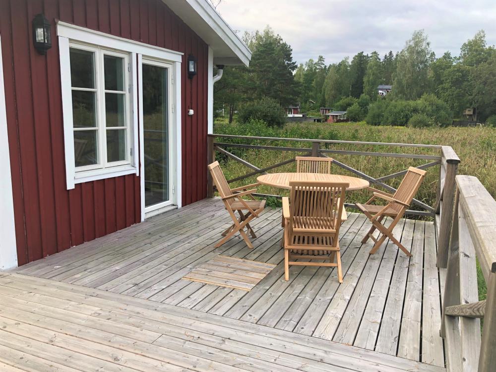 Friggebod med altan/ Guest house with a terrace 