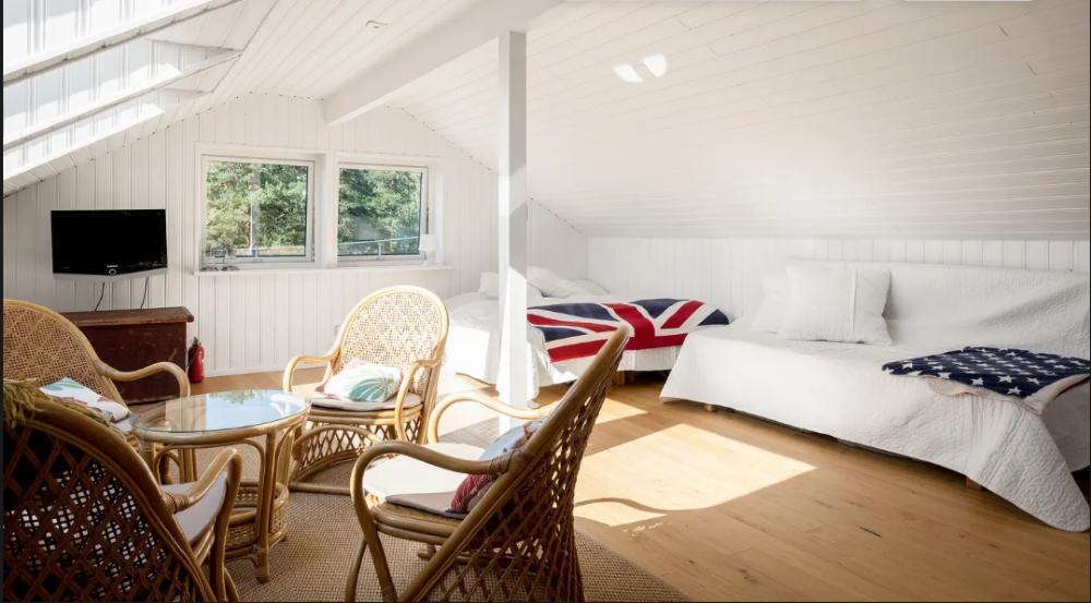 Loft with 2 st beds, both 180 x 200