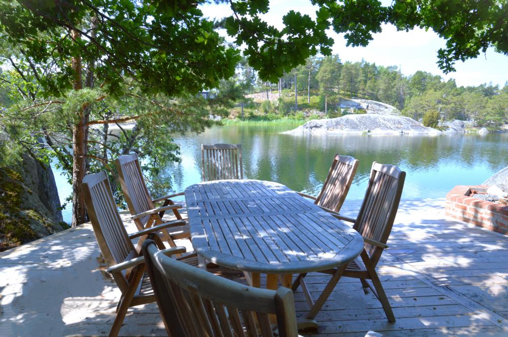 Bryggdck/ Private deck, area by the sea 