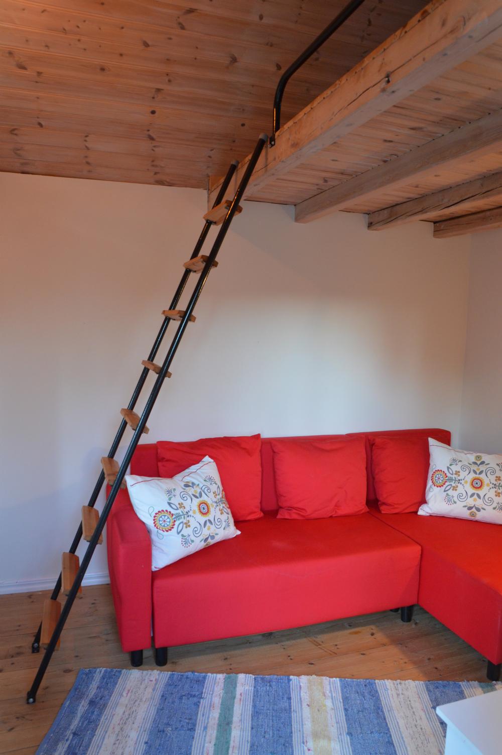 Fast stege till sovloft/ Ladder to the sleeping loft 