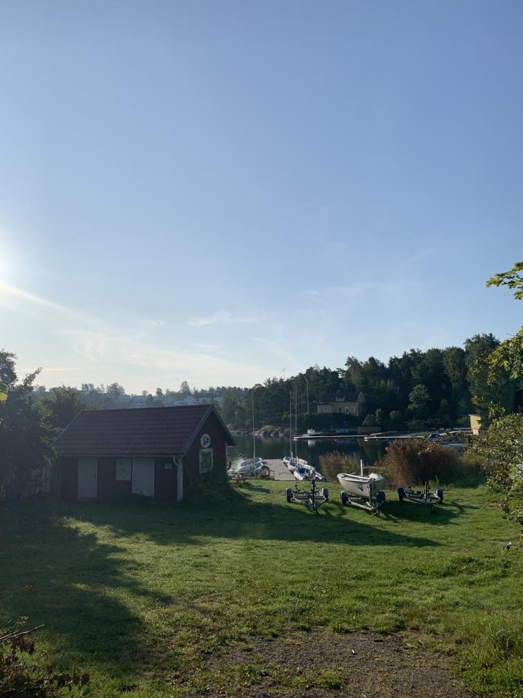 Area photo below the house Jolleklubben sailing school for children 