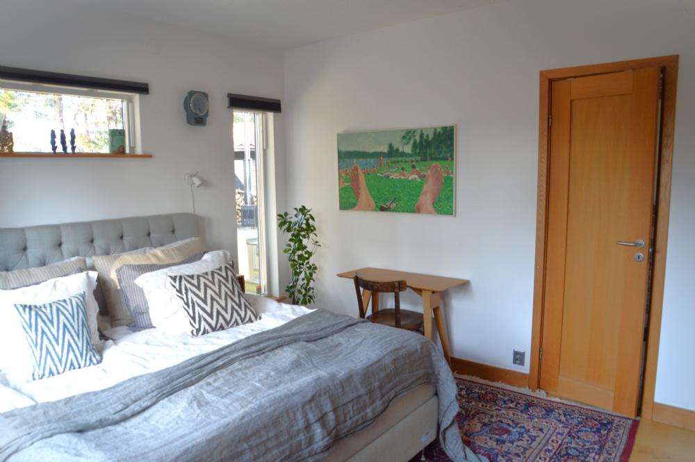 Sovrum 1 N.V/ Bedroom 1 entrence floor  
