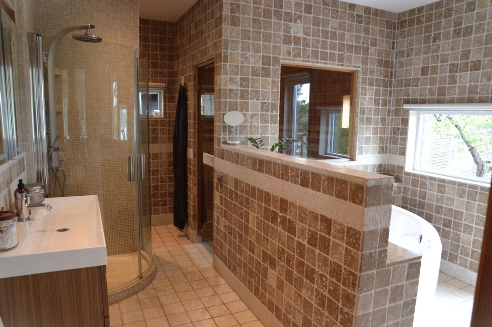 Badrum N.V / Bath room entrence floor 