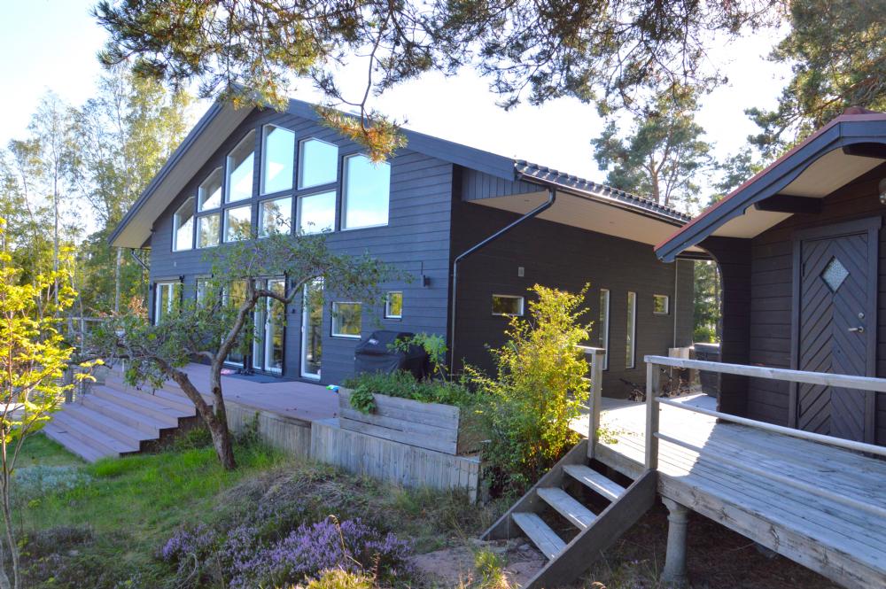 Stora huset och gststugan/ Main house and guest house 