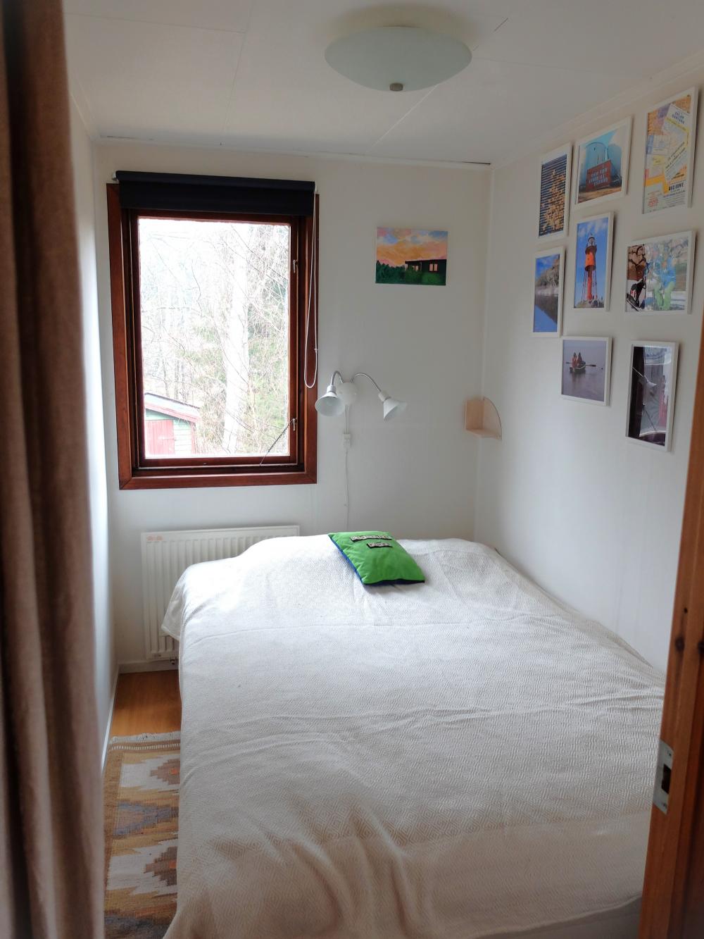 Liten dubbelsäng 140x 200 cm/ Small double bed 140x 200 cm