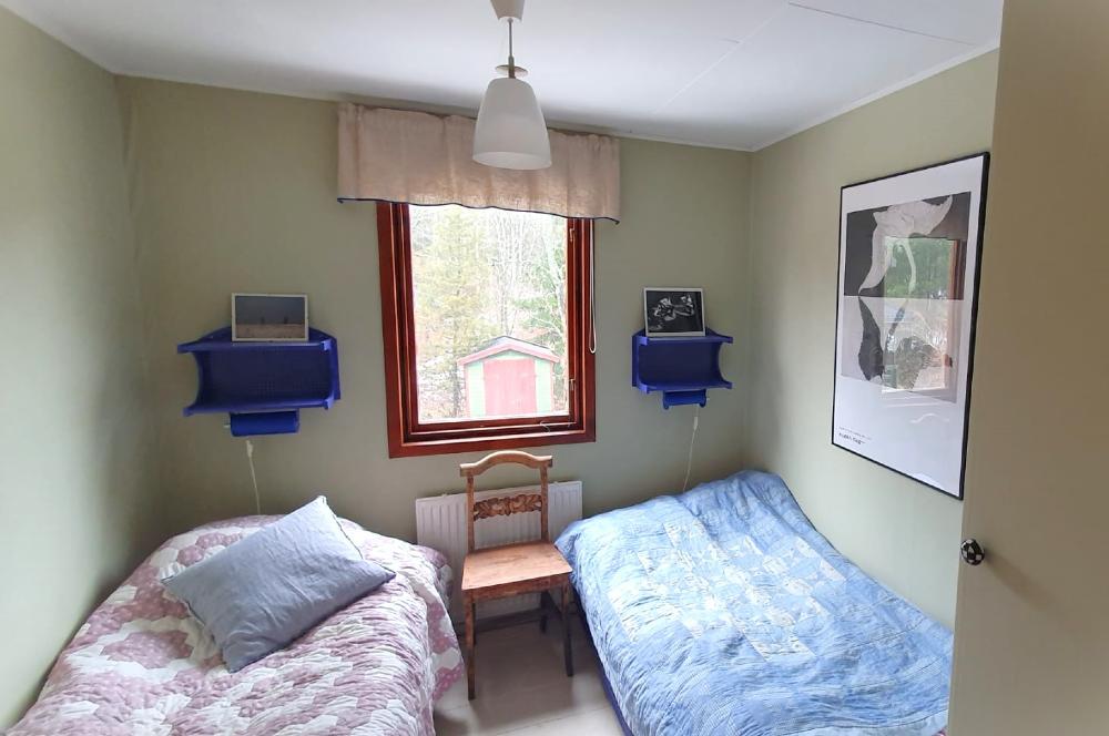 Sovrum med 2 enkelsngar/ Bedroom 2 single beds 