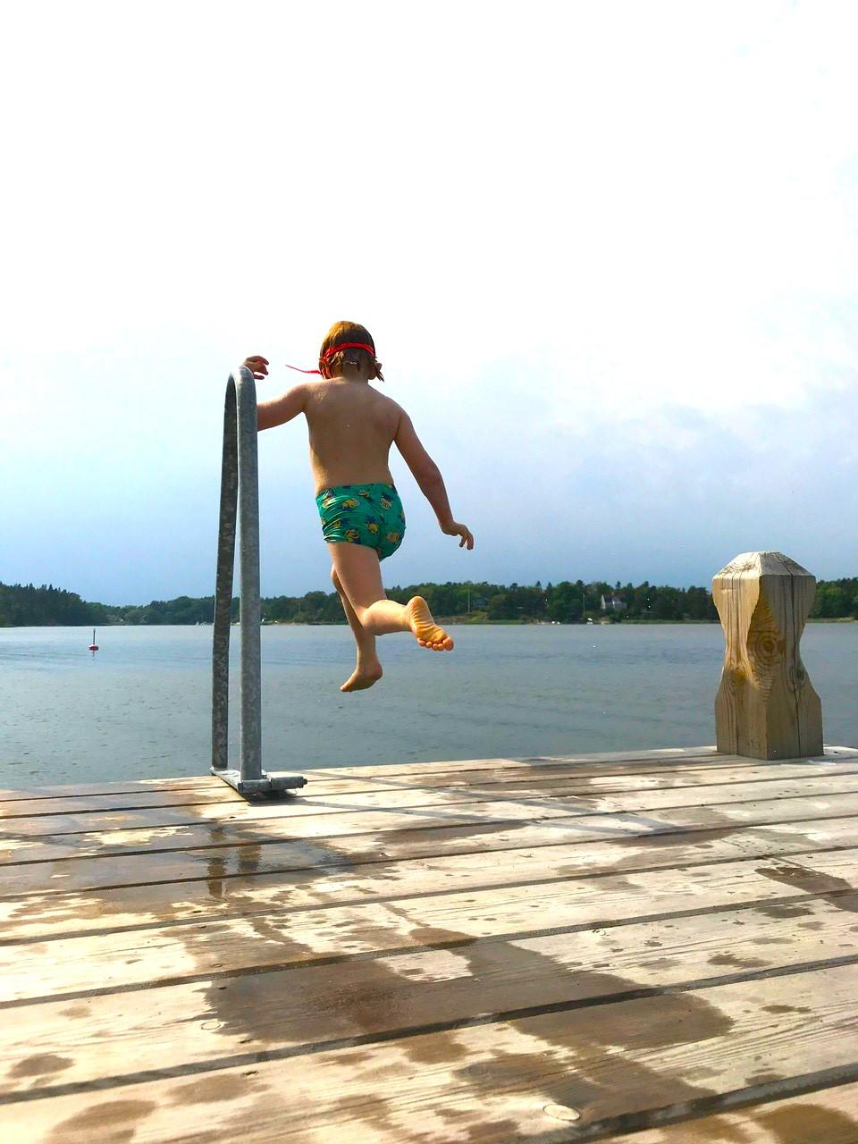 Gemensam brygga nedanför huset/ Common jetty down the house