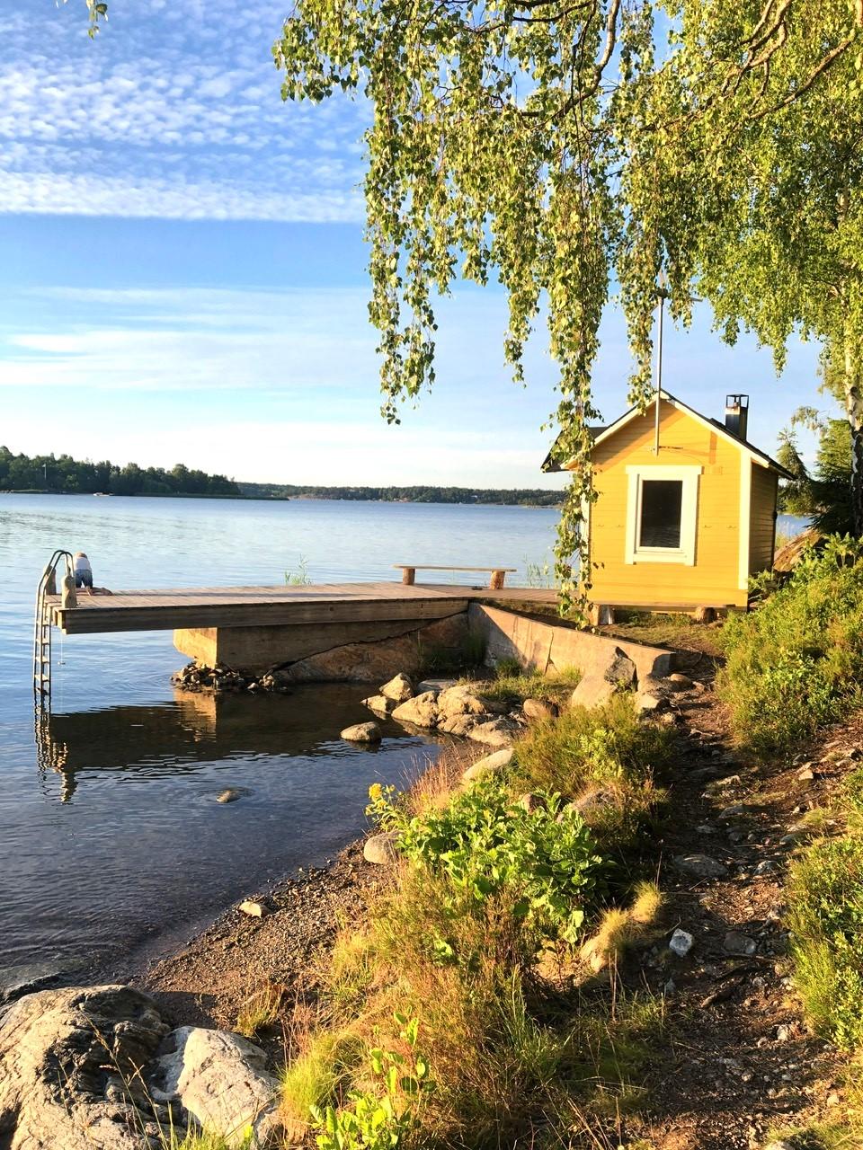 Privat bastu och brygga tillhrande bostadsfreningen/ Private jetty and sauna for the houses 