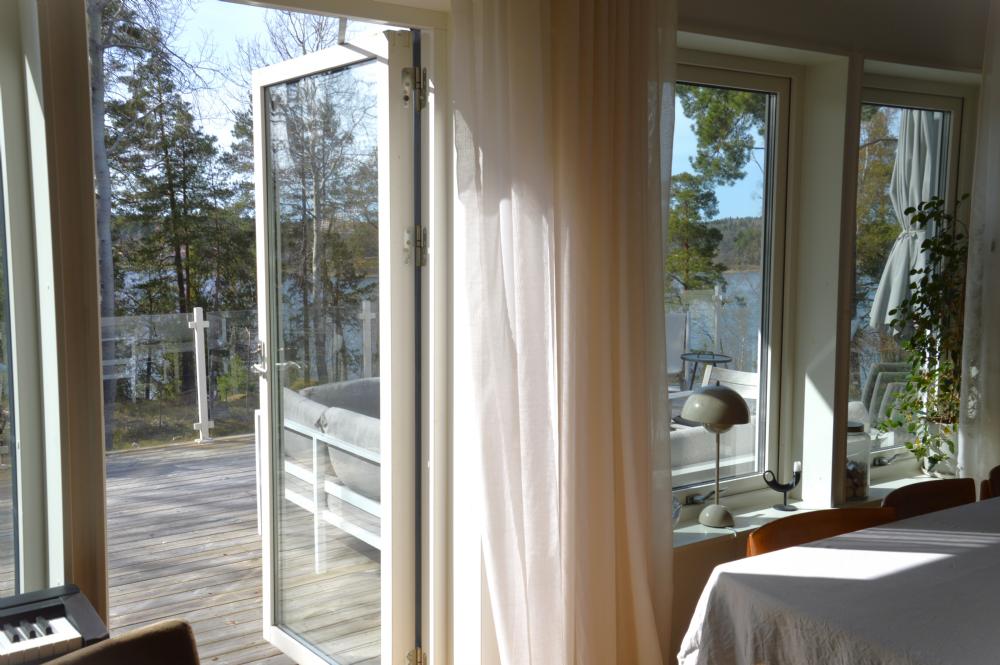 Välkommen in på nedervåningen/ Welcome in, first floor