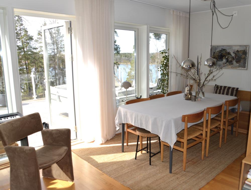 N.V matplats / Entrance floor dining area