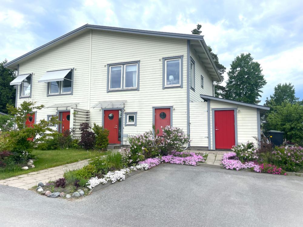 Parhus, högra sidan av huset/ Semi detached house, right part