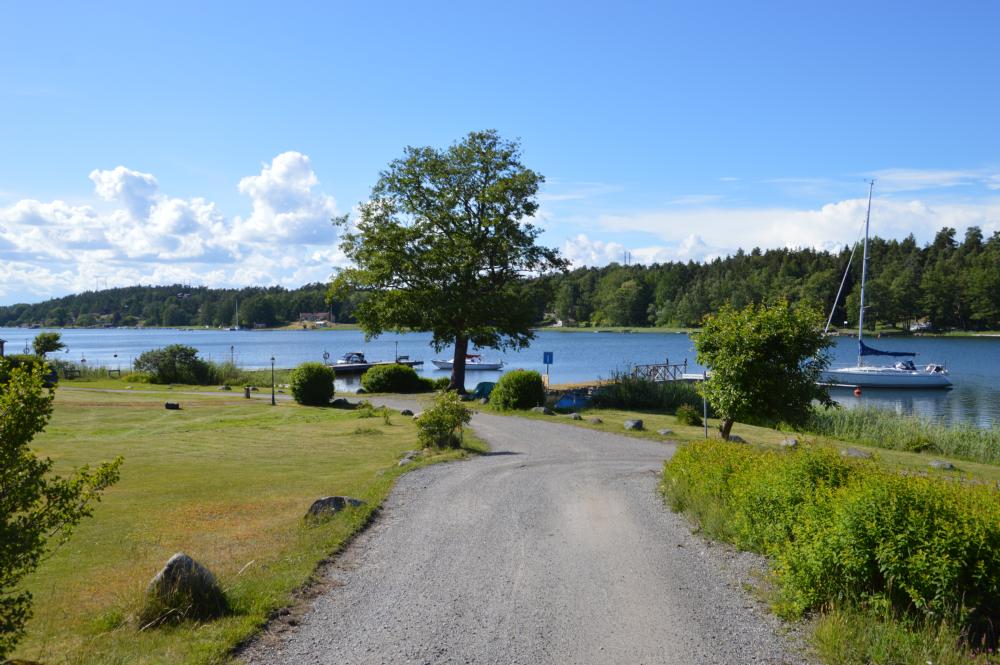 Vgen nedanfr huset till badplatsen 