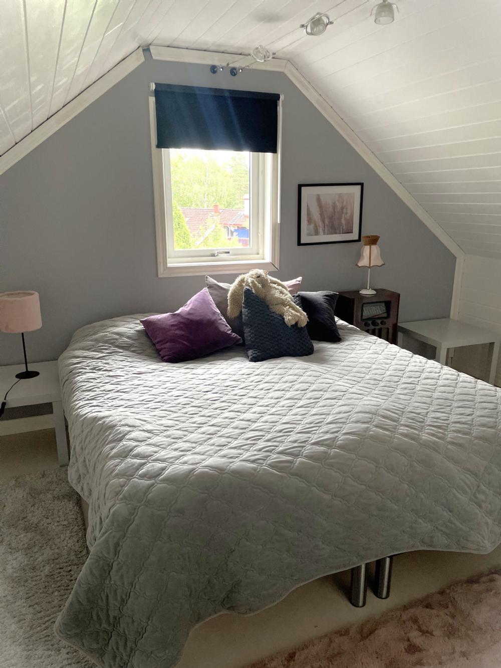 .v sovrum tv enkelsngar ihop eller isr/ Upper floor 2 single beds together or separate 