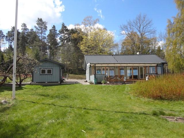 Stora stugan + gstrum vid carporten 