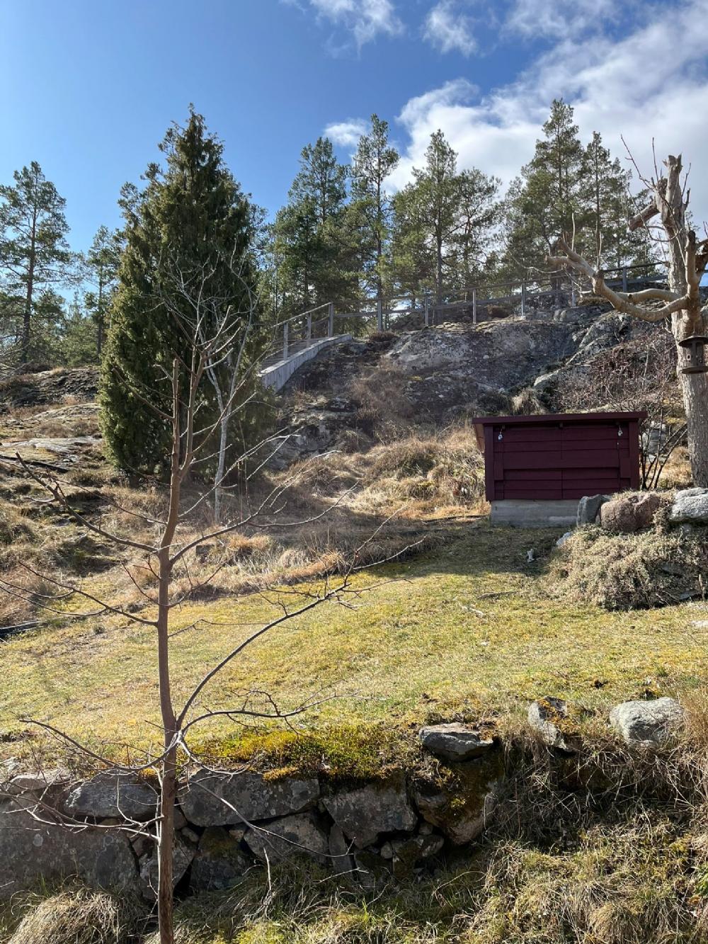 Brant tomt/ Steep plot of land 