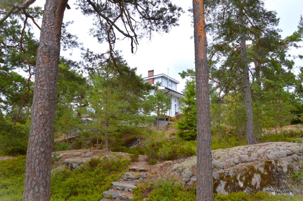 Stig till huset/ Foth path to the house 