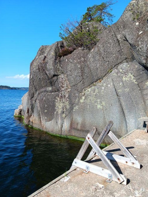 Omrdets bad och btplats/ Common swimming area and boat moring 