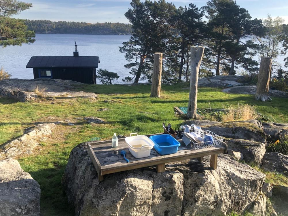Mjlighet att diska ute/ Posible to wash up the dishes outside 