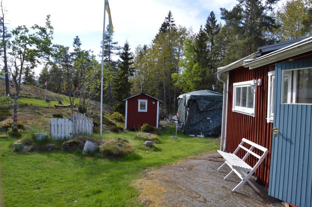 Gäststugan och sovboden/ Guest house and sleeping cabin