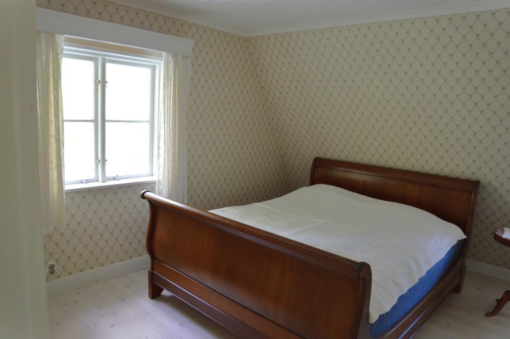 Övervåningen sovrum/ Upper floor bedroom