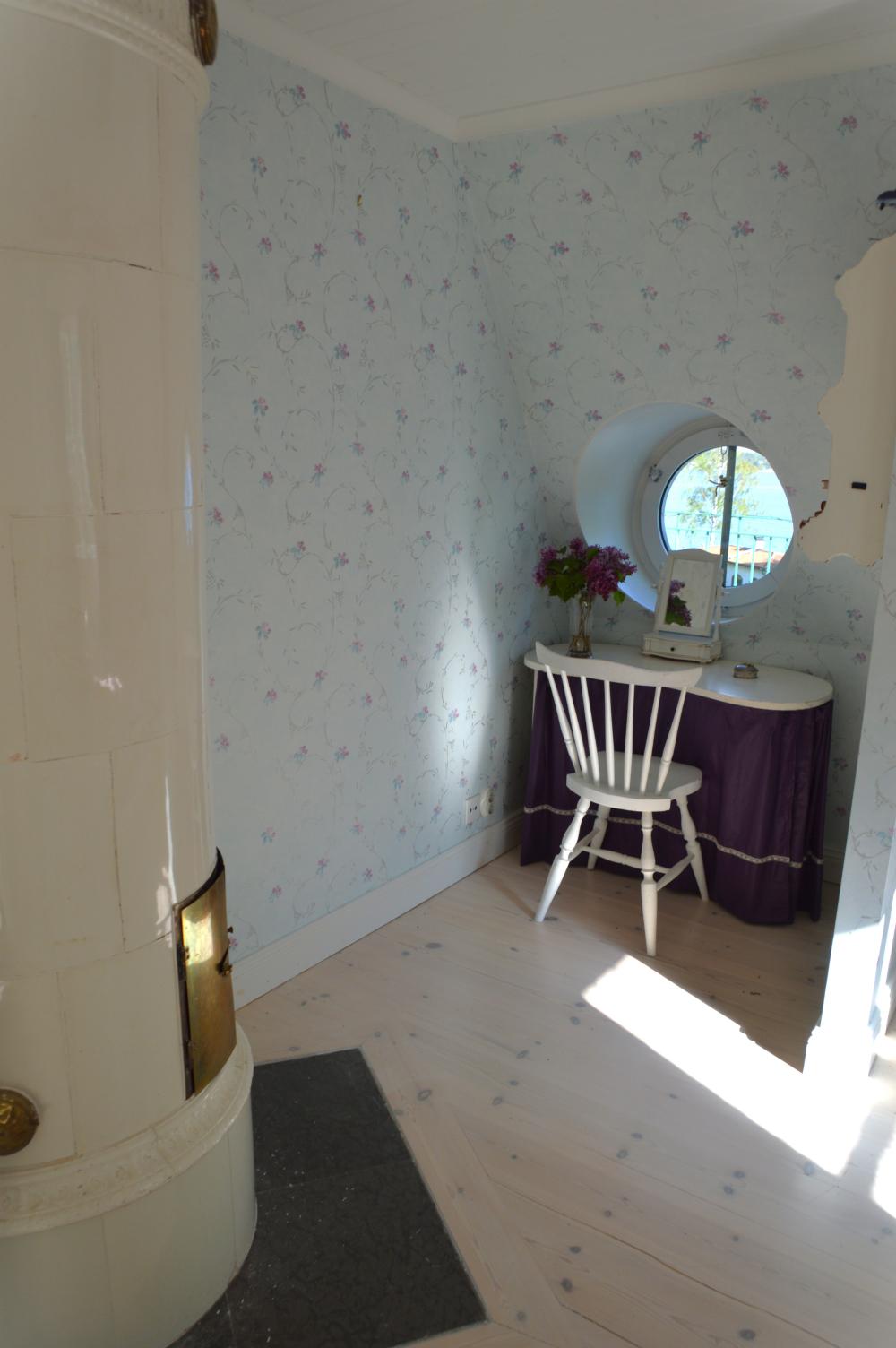 Övervåningen sovrum/ Upper floor bedroom