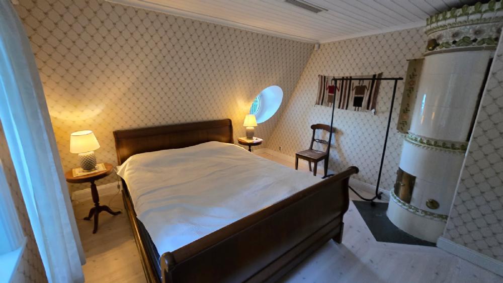�verv�ningen sovrum/ Upper floor bedroom&nbsp;