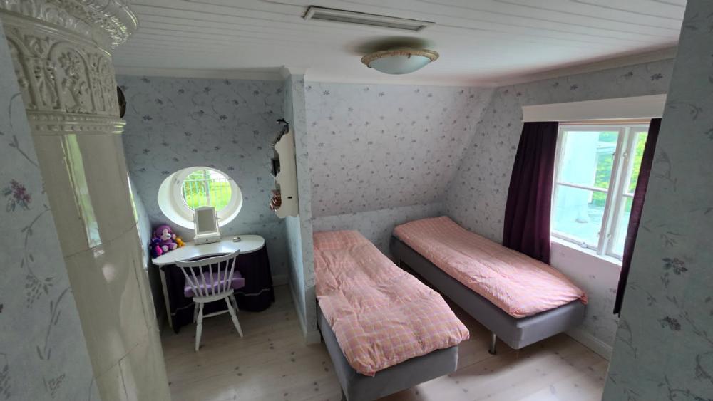 �verv�ningen sovrum/ Upper floor bedroom&nbsp;