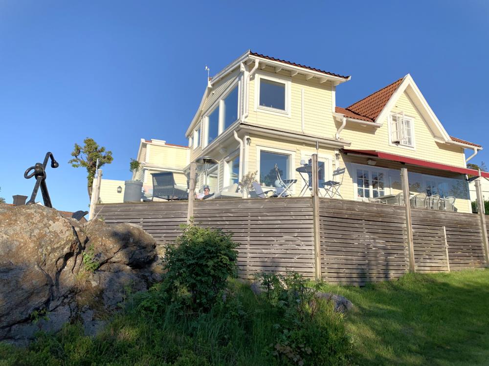 House facing the sea