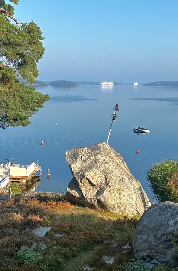 Sjötomt med badbrygga och soldäck/ Seeplot with jetty