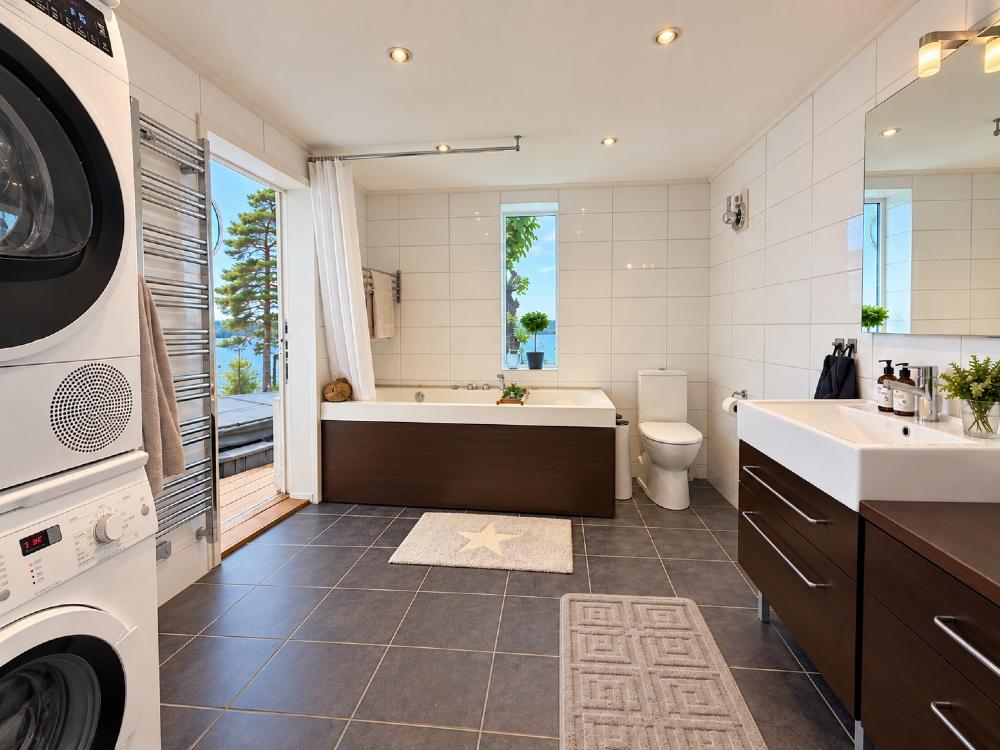 Bathroom ground floor