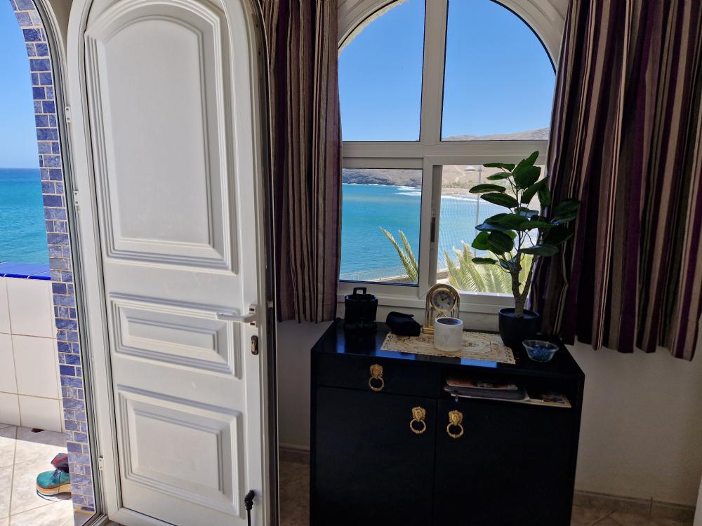 Hall och utg. balkong �.v.&nbsp;